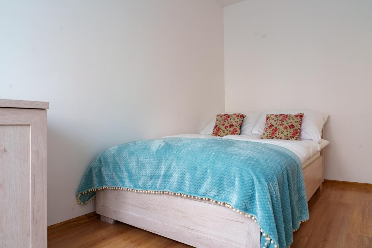 Apartament Pod Swierkiem - Pet Friendly - 2 Osobne Pokoje Dla Max 5 Osob - Space Apart Jelenia Gora Luaran gambar
